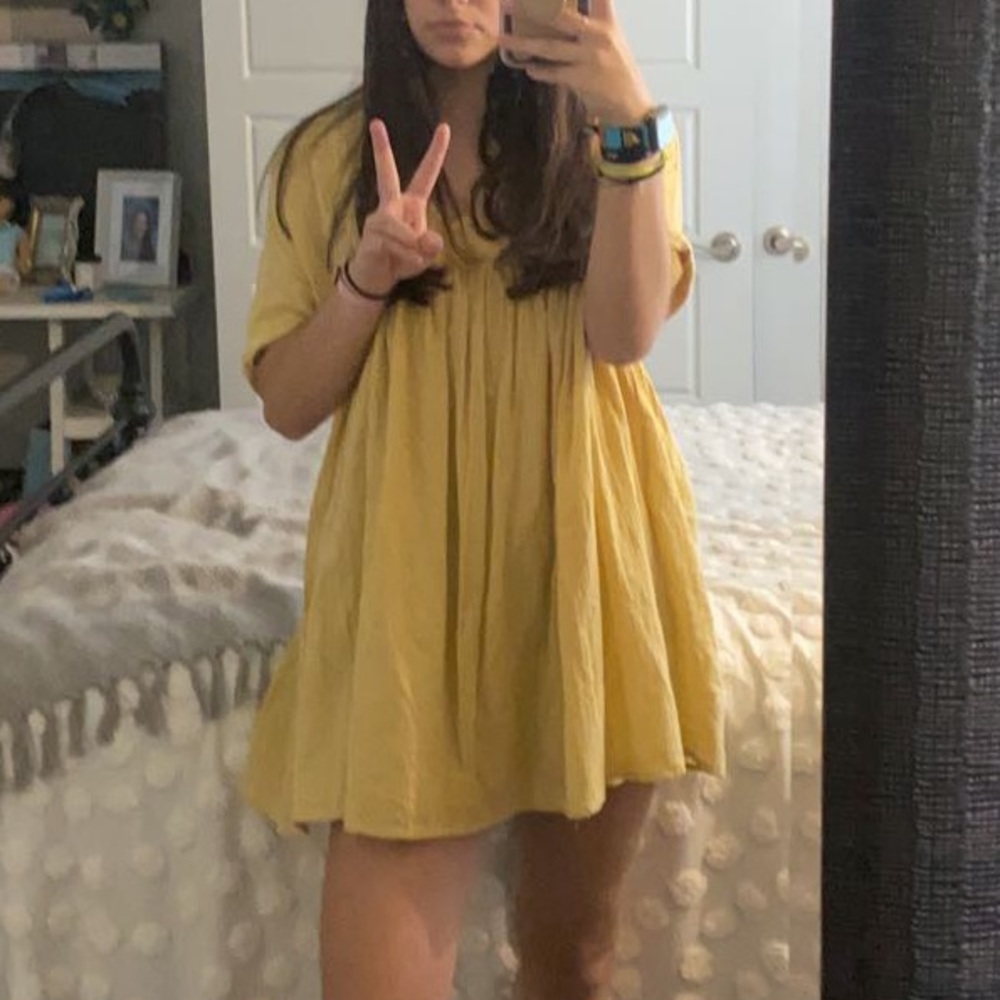 Small yellow boutique v neck dress